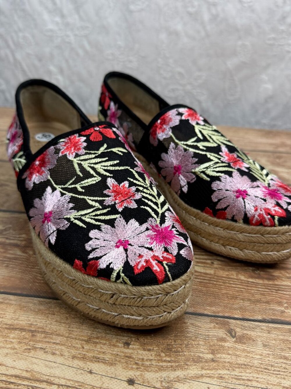 Naturalizer Women’s 9.5 Black Floral Embroidered Espadrille Slip On Flats Shoes